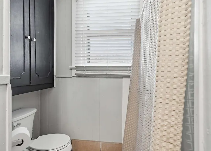 Quiet Private Near Ul & Downtown *
