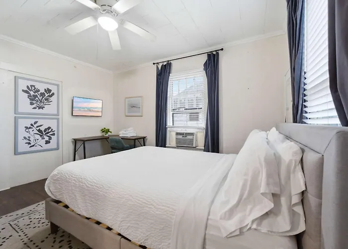 Quiet Private Near Ul & Downtown *