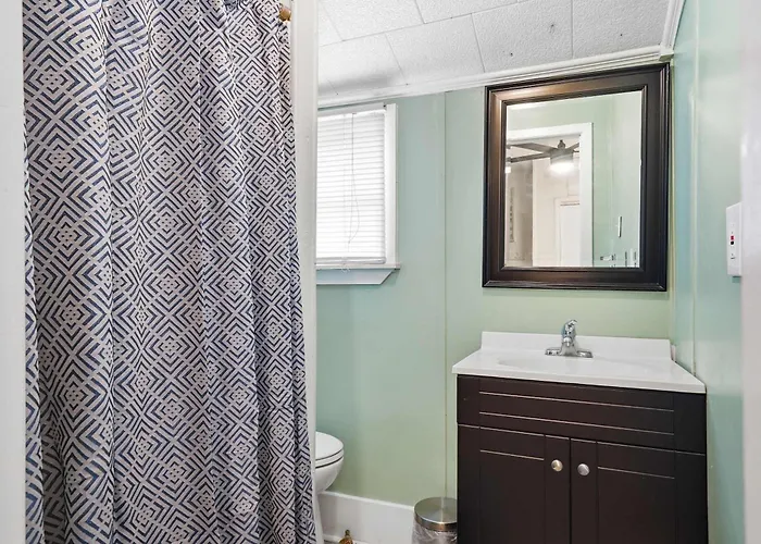 Quiet Private Near Ul & Downtown *